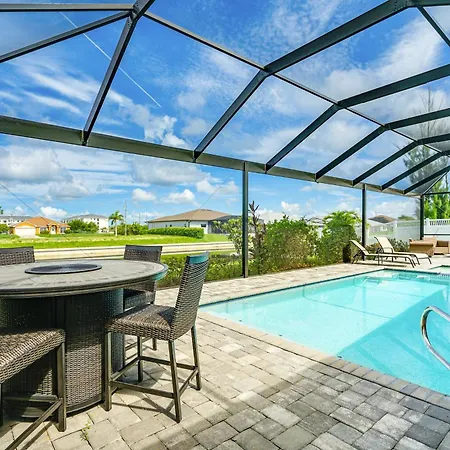 Cape Coral Home With Gas Grill And Lanai Near Beaches!